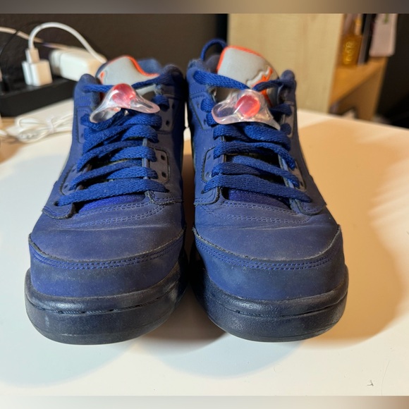 AIR JORDAN 5 RETRO LOW KNICKS (GS) BIG KIDS (DEEP ROYAL BLUE/WHITE/TEAM ORANGE) - Picture 10 of 13